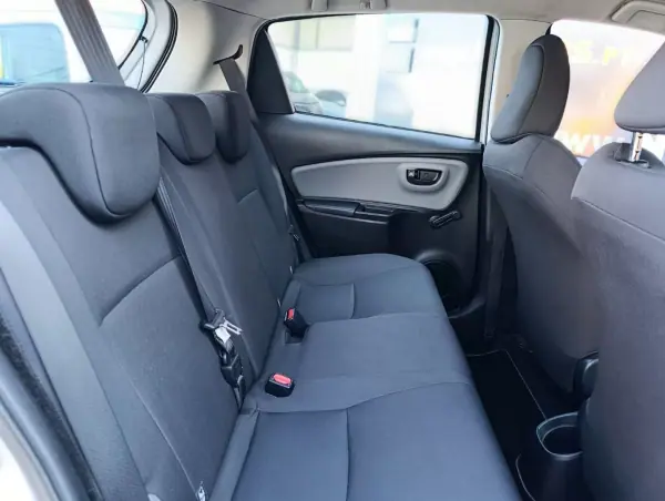 Toyota Yaris 2018 - 11900 EUR, 105553 km - AUTO.MOTO.pt - 105553km - foto 16 de 17