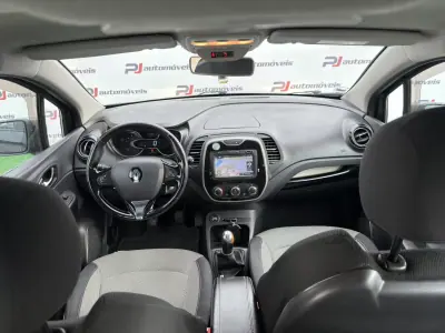 Renault Captur 2016 - 12990 EUR, 142000 km - AUTO.MOTO.pt - 142000km - foto 18 de 23