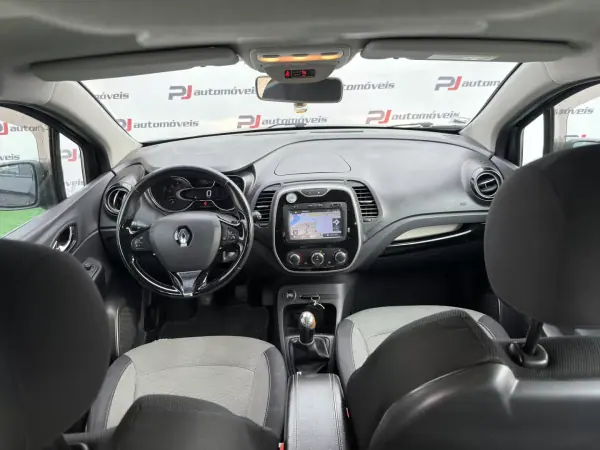 Renault Captur 2016 - 12990 EUR, 142000 km - AUTO.MOTO.pt - 142000km - foto 18 de 23