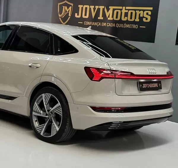 Audi Q8 e-Tron Sportback 2021 - 33950 EUR, 159218 km - AUTO.MOTO.pt - 159218km - foto 20 de 28