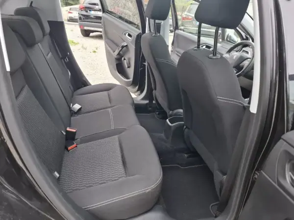 Peugeot 208 2017 - 8900 EUR, 191000 km - AUTO.MOTO.pt - 191000km - foto 15 de 36