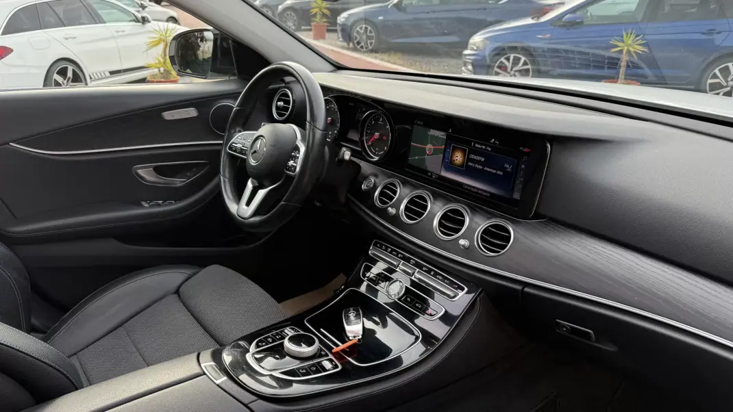 Mercedes-Benz E 300 2019 - 26990 EUR, 147000 km - AUTO.MOTO.pt - 147000km - foto 35 de 41