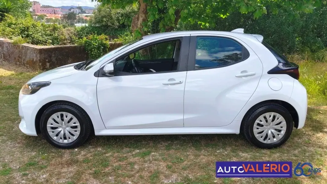 Toyota Yaris 2022 - 17950 EUR, 91774 km - AUTO.MOTO.pt - 91774km - foto 2 de 33