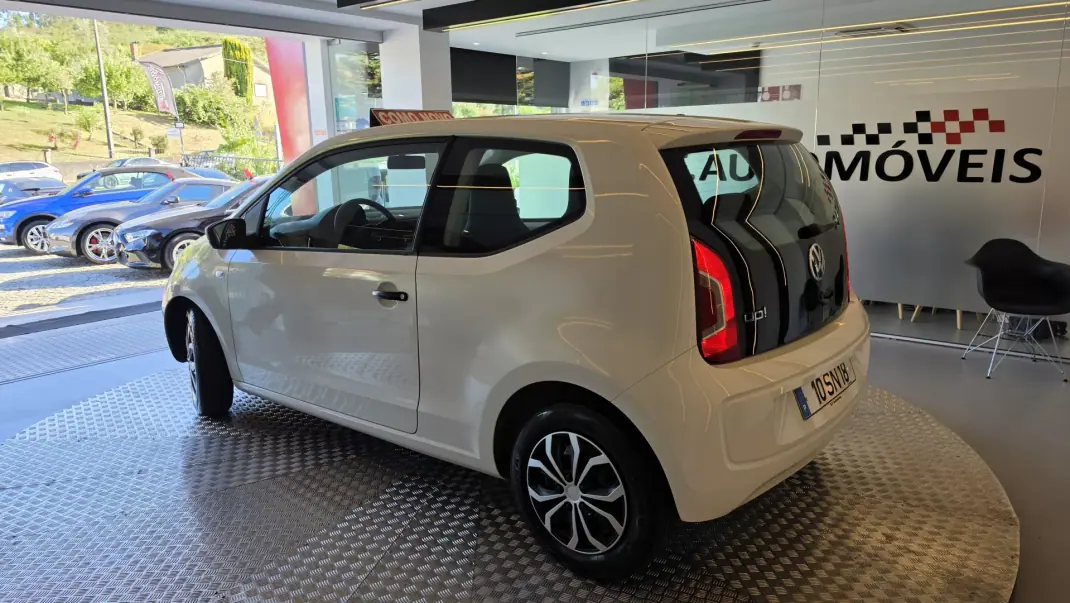 Volkswagen Up! 2016 - 8500 EUR, 79613 km - 79613km - foto 21 de 49