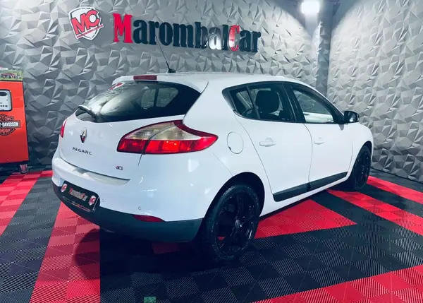 Renault Mégane 2012 - 10990 EUR, 243460 km - AUTO.MOTO.pt - 243460km - foto 4 de 21