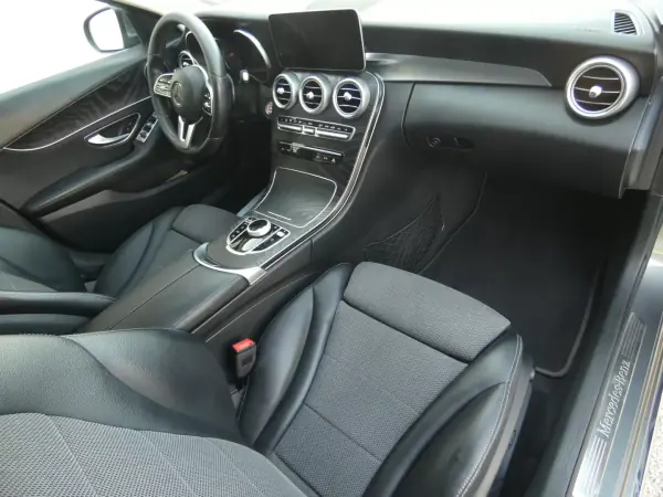 Mercedes-Benz C 220 2018 - 20750 EUR, 299000 km - AUTO.MOTO.pt - 299000km - foto 15 de 27