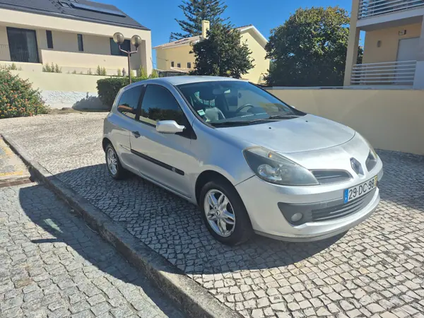 Renault Clio 1.2 16V Dynamique Luxe 2007 Gasolina — 170 539 km · Lisboa Renault Clio 1.2 16V Dynamique Luxe 2007 Gasolina