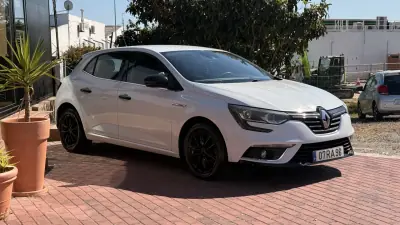 Renault Mégane 2016 - 8990 EUR, 208000 km - AUTO.MOTO.pt - 208000km - foto 11 de 27