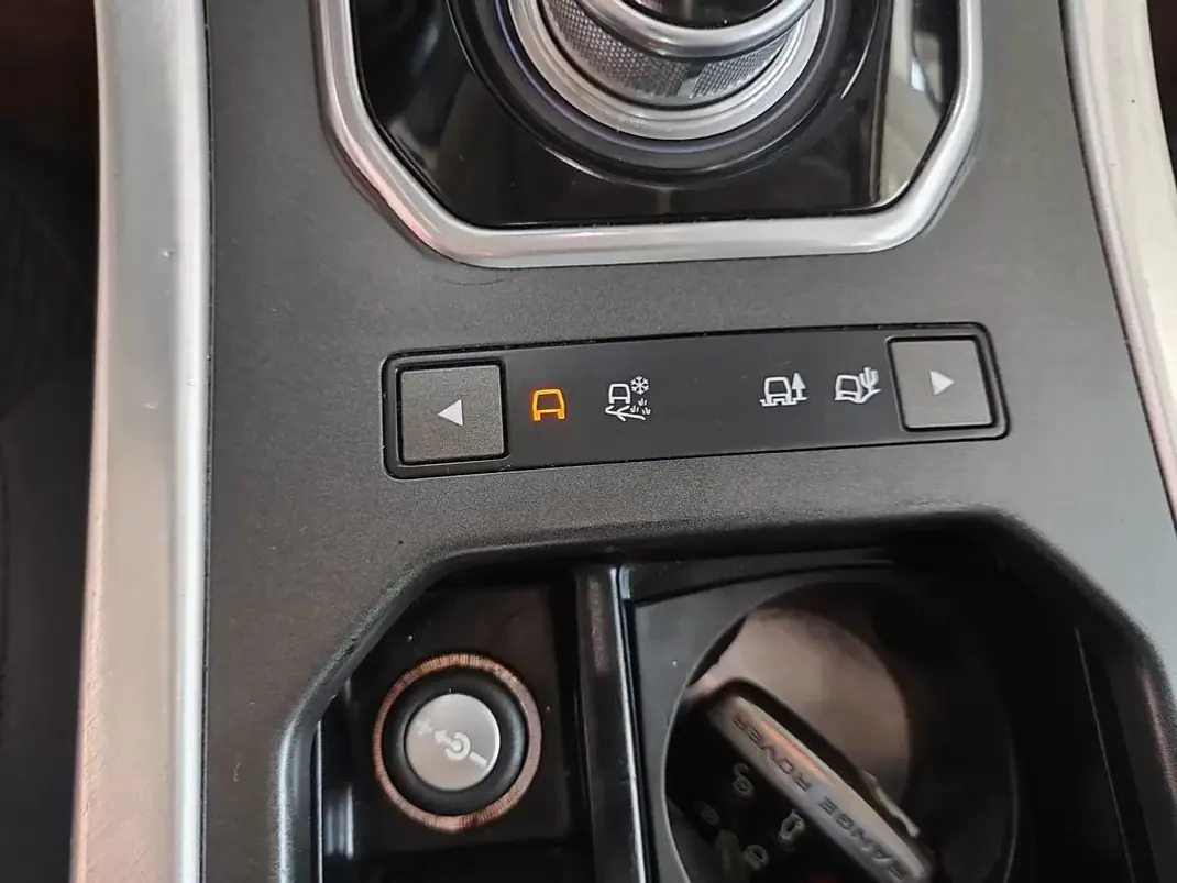 Land Rover Range Rover Evoque 2016 - 22750 EUR, 86400 km - AUTO.MOTO.pt - 86400km - foto 31 de 35