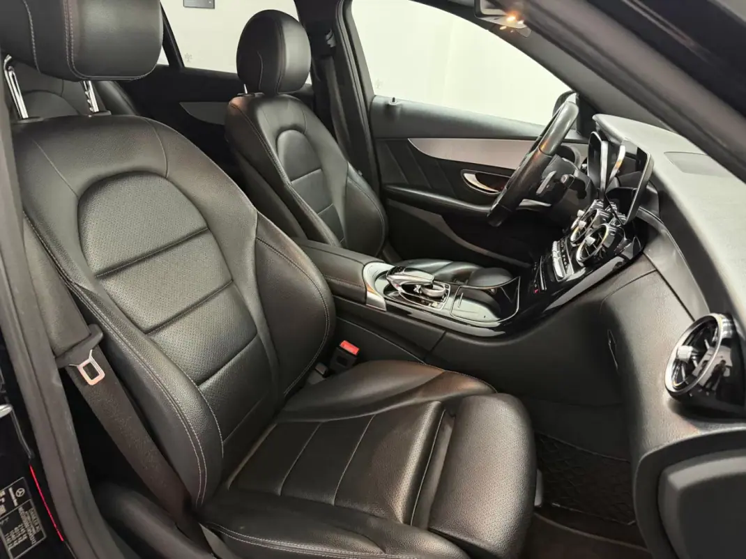 Mercedes-Benz C 180 2019 - 24990 EUR, 210000 km - AUTO.MOTO.pt - 210000km - foto 10 de 29