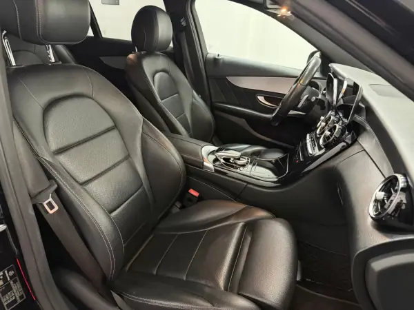 Mercedes-Benz C 180 2019 - 24990 EUR, 210000 km - AUTO.MOTO.pt - 210000km - foto 10 de 29