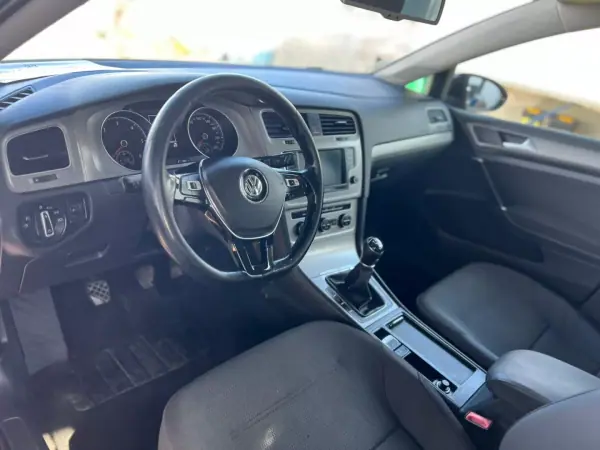 Volkswagen Golf 2015 - 8500 EUR, 318550 km - AUTO.MOTO.pt - 318550km - foto 11 de 12