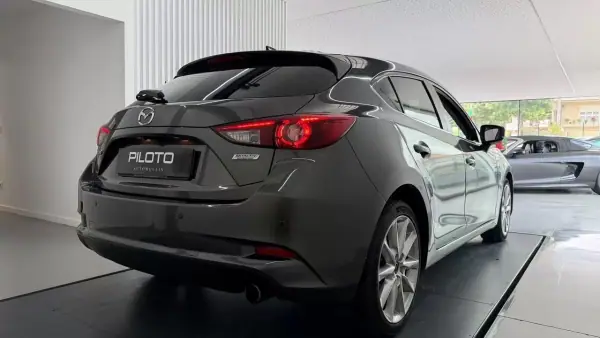 Mazda 3 2017 - 10490 EUR, 162840 km - AUTO.MOTO.pt - 162840km - foto 10 de 28
