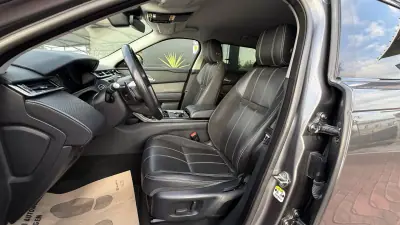 Land Rover Range Rover Velar 2018 - 26990 EUR, 179000 km - 179000km - foto 37 de 39