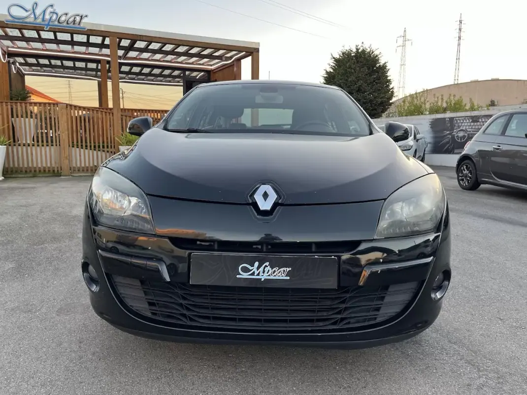 Renault Mégane 2011 - 6750 EUR, 234000 km - AUTO.MOTO.pt - 234000km - foto 2 de 34