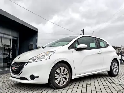 Peugeot 208 2014 - 7750 EUR, 117000 km - AUTO.MOTO.pt - 117000km - foto 4 de 16