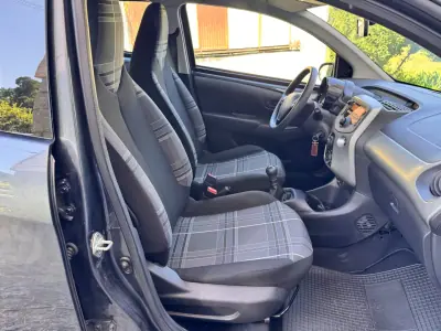 Peugeot 108 2017 - 8900 EUR, 45759 km - AUTO.MOTO.pt - 45759km - foto 24 de 24