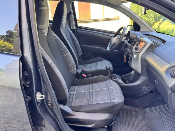 Peugeot 108 2017 - 8900 EUR, 45759 km - AUTO.MOTO.pt - 45759km - foto 24 de 24
