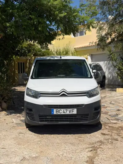 Citroën Berlingo 2023 - 16900 EUR, 98357 km - AUTO.MOTO.pt - 98357km - foto 2 de 8