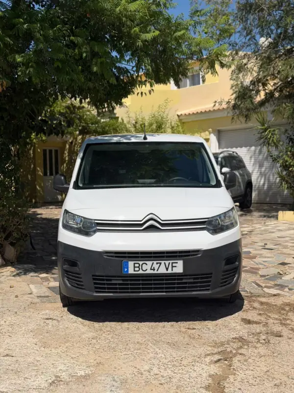 Citroën Berlingo 2023 - 16900 EUR, 98357 km - AUTO.MOTO.pt - 98357km - foto 2 de 8