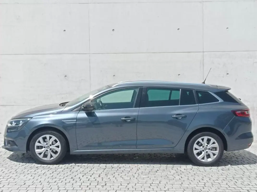 Renault Mégane Sport Tourer 2018 - 10990 EUR, 254300 km - AUTO.MOTO.pt - 254300km - foto 3 de 14