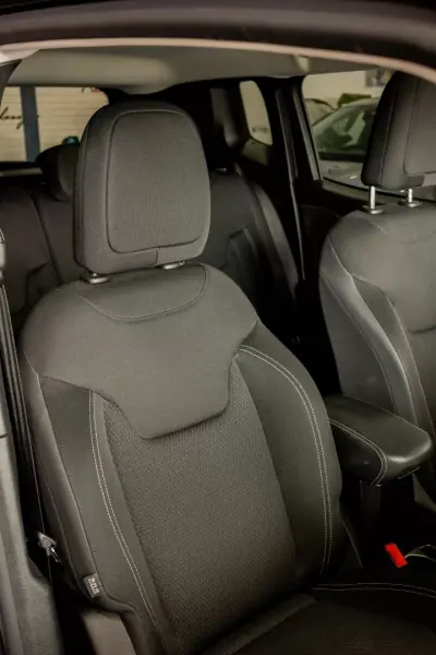 Jeep Renegade 2019 - 17900 EUR, 106000 km - AUTO.MOTO.pt - 106000km - foto 12 de 19