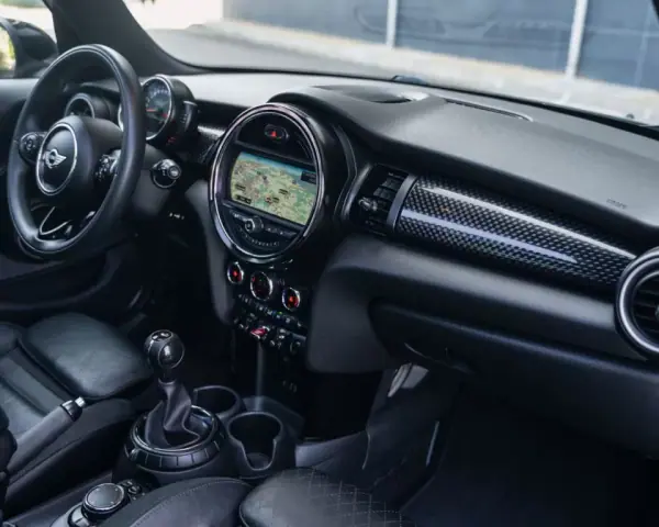 MINI Cooper 2015 - 19990 EUR, 135300 km - AUTO.MOTO.pt - 135300km - foto 8 de 54
