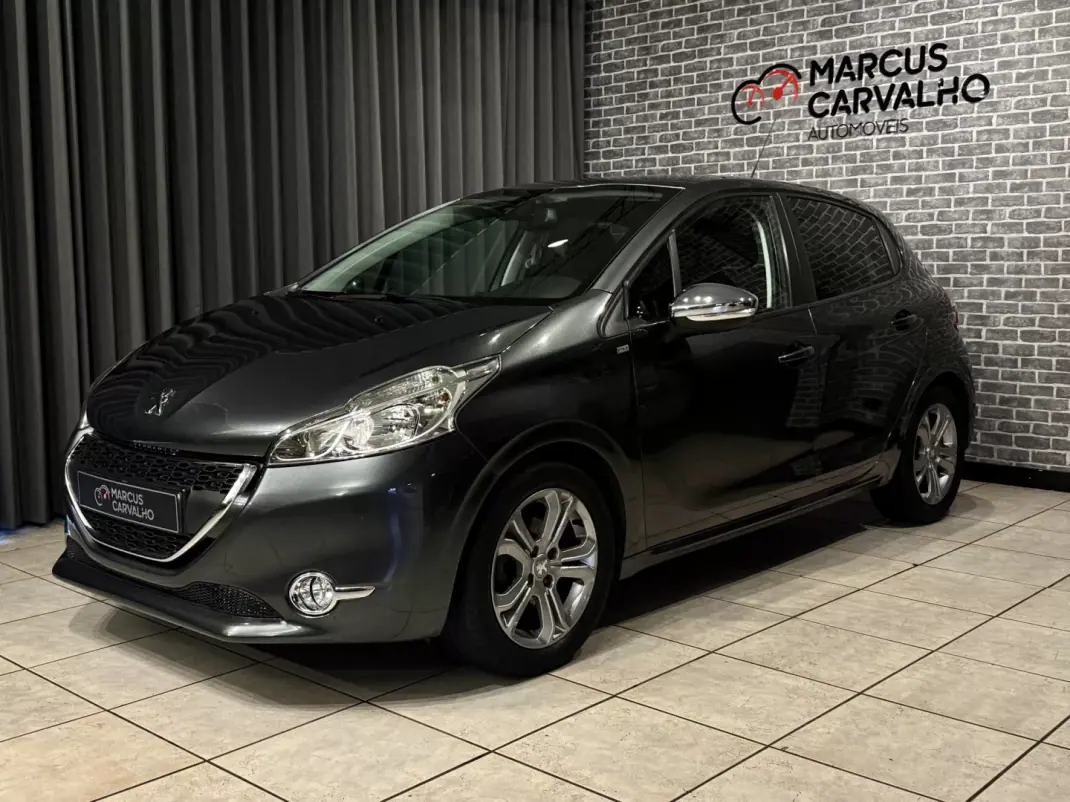 Peugeot 208 2014 - 8990 EUR, 75000 km - AUTO.MOTO.pt - 75000km - foto 1 de 13