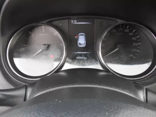 Nissan Qashqai 2015 - 16500 EUR, 100843 km - AUTO.MOTO.pt - 100843km - foto 10 de 12