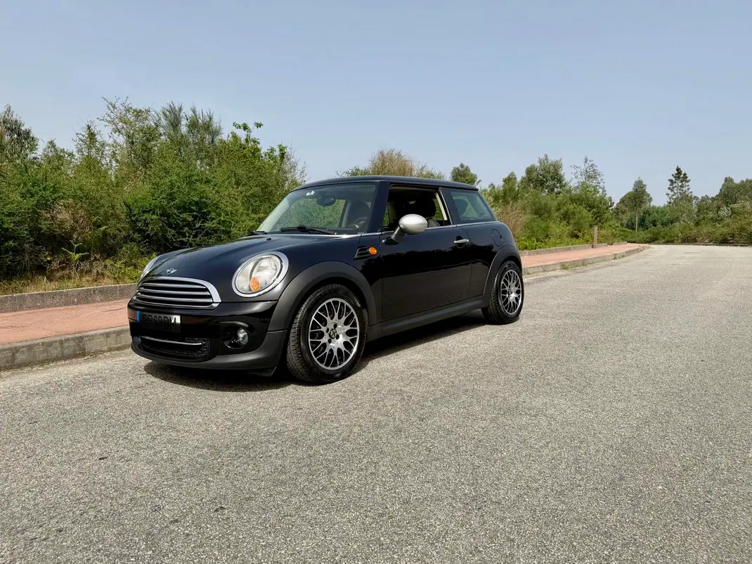 MINI Cooper 2011 - 7000 EUR, 175000 km - AUTO.MOTO.pt - 175000km - foto 2 de 13