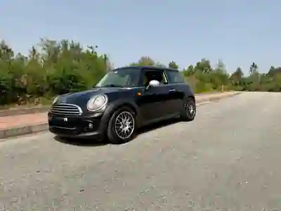 MINI Cooper 2011 - 7000 EUR, 175000 km - AUTO.MOTO.pt - 175000km - foto 2 de 13