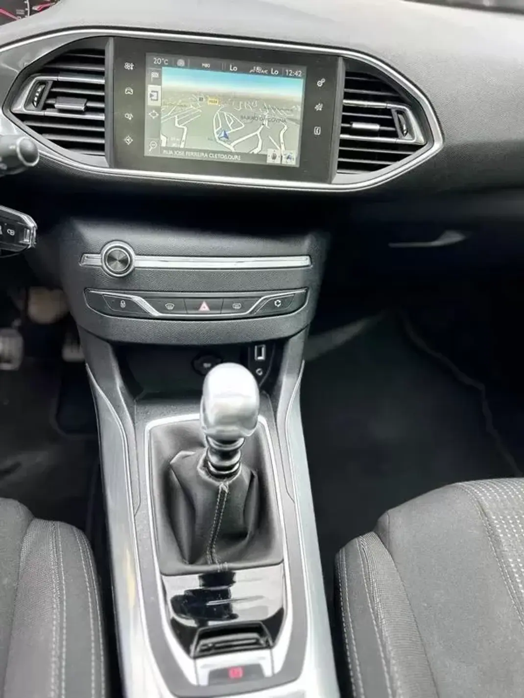 Peugeot 308 2015 - 11900 EUR, 210000 km - AUTO.MOTO.pt - 210000km - foto 19 de 36