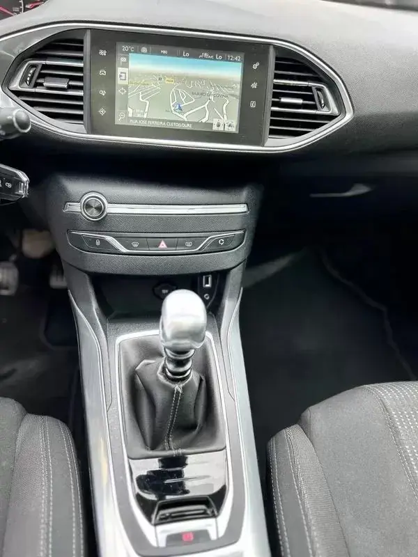 Peugeot 308 2015 - 11900 EUR, 210000 km - AUTO.MOTO.pt - 210000km - foto 19 de 36
