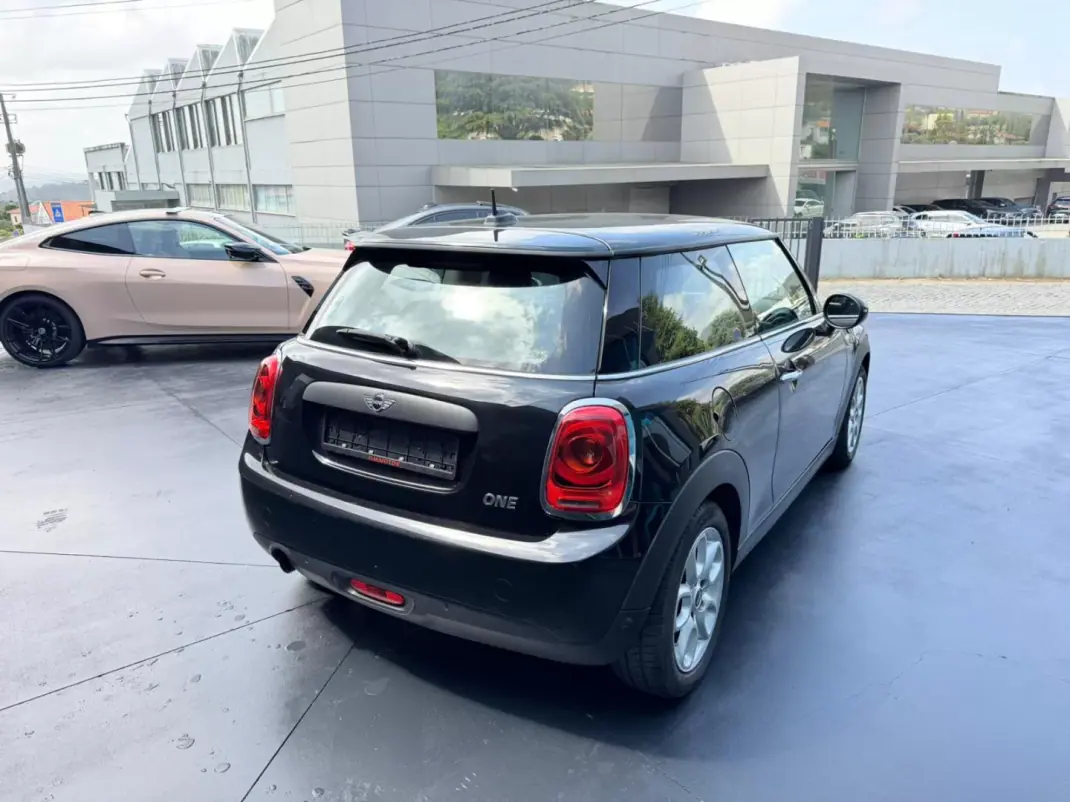 MINI 3 Portas 2015 - 14900 EUR, 181000 km - AUTO.MOTO.pt - 181000km - foto 3 de 12