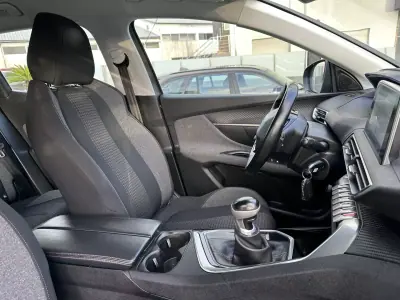Peugeot 3008 2019 - 13900 EUR, 180000 km - AUTO.MOTO.pt - 180000km - foto 40 de 45