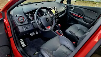 Renault Clio 2014 - 17700 EUR, 146000 km - AUTO.MOTO.pt - 146000km - foto 6 de 23