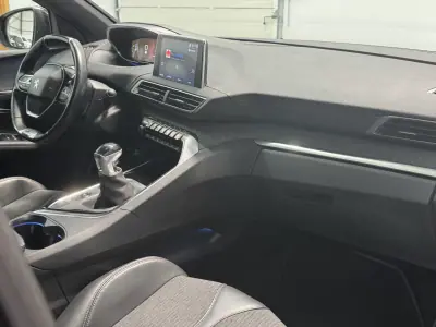 Peugeot 3008 2018 - 16990 EUR, 121000 km - AUTO.MOTO.pt - 121000km - foto 28 de 31