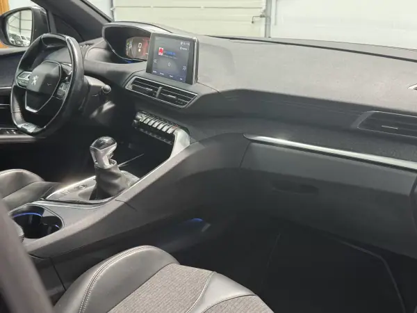 Peugeot 3008 2018 - 16990 EUR, 121000 km - AUTO.MOTO.pt - 121000km - foto 28 de 31