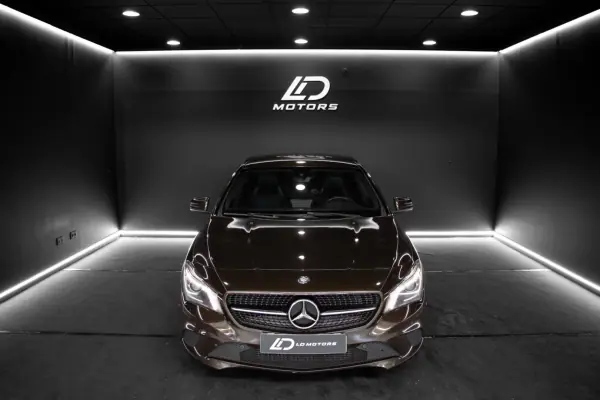 Mercedes-Benz CLA 180 2015