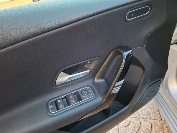 Mercedes-Benz A 200 2018 - 21900 EUR, 77000 km - AUTO.MOTO.pt - 77000km - foto 18 de 37