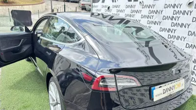 Tesla Model 3 2019 - 25990 EUR, 133000 km - AUTO.MOTO.pt - 133000km - foto 5 de 7