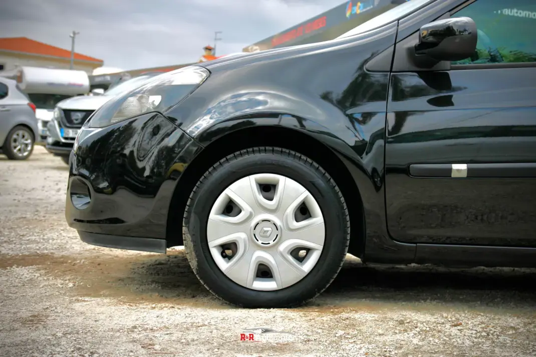 Renault Clio 2009 - 5750 EUR, 197000 km - AUTO.MOTO.pt - 197000km - foto 5 de 16