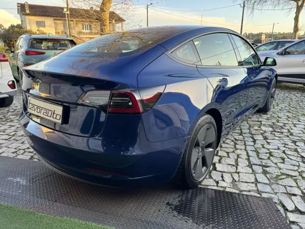 Tesla Model 3 2021 - 26500 EUR, 105000 km - AUTO.MOTO.pt - 105000km - foto 7 de 37