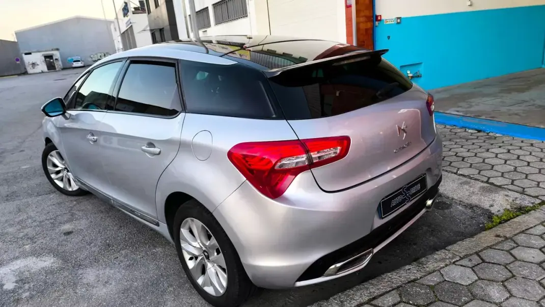 Citroën DS5 2012 - 10900 EUR, 184000 km - AUTO.MOTO.pt - 184000km - foto 12 de 17