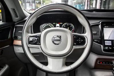 Volvo XC 90 2016 - 24990 EUR, 206775 km - AUTO.MOTO.pt - 206775km - foto 13 de 50