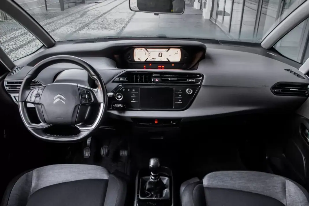 Citroën C4 Picasso 2018 - 9900 EUR, 296322 km - AUTO.MOTO.pt - 296322km - foto 30 de 30