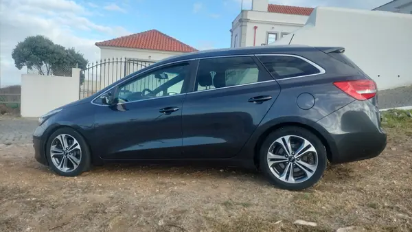 Kia Ceed SW 2016 - 9990 EUR, 135800 km - AUTO.MOTO.pt - 135800km - foto 6 de 15