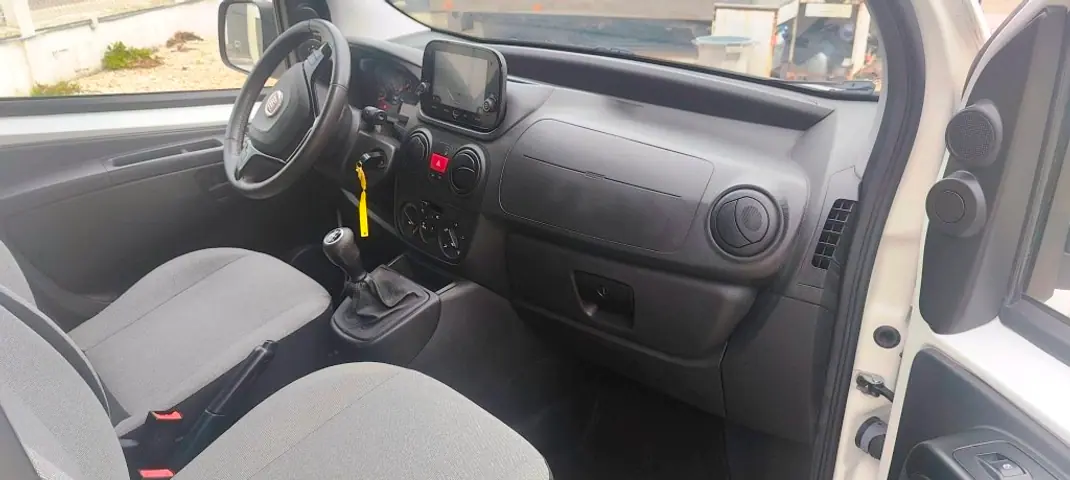 Fiat FIORINO C/IVA AC PORTA LATERAL 2020 - 9750 EUR, 166000 km - AUTO.MOTO.pt - 166000km - foto 6 de 11