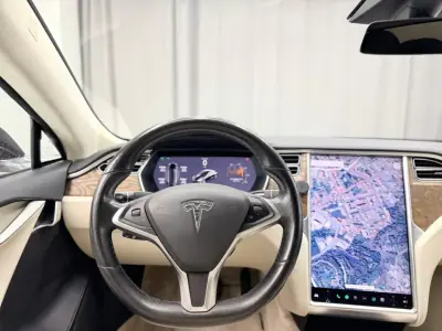 Tesla Model S 2018 - 23500 EUR, 183000 km - AUTO.MOTO.pt - 183000km - foto 17 de 21