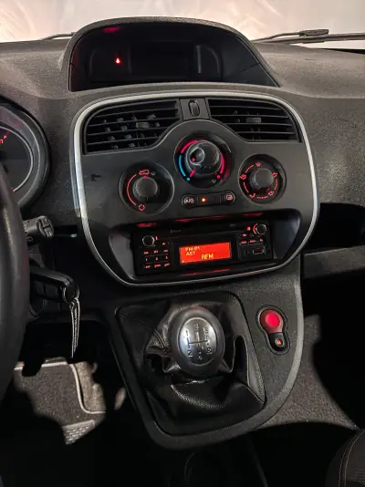 Renault Kangoo 2019 - 15900 EUR, 177924 km - AUTO.MOTO.pt - 177924km - foto 12 de 35